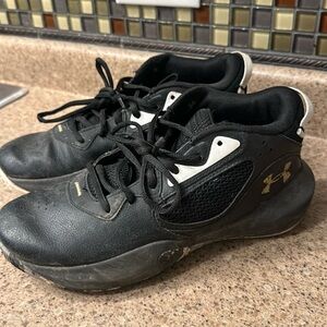 Under Armour Youth tennis shoes